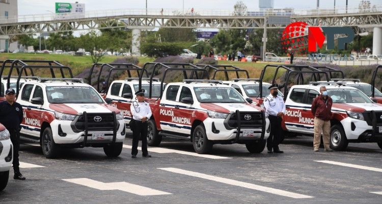 Entrega gobernador Barbosa 200 patrullas para municipios, van 300 en menos de un mes