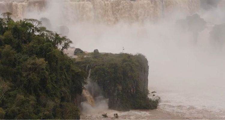 ¡Impresionante! Así lucen las cataratas de Iguazú, entre Brasil y Argentina, tras fuertes lluvias
