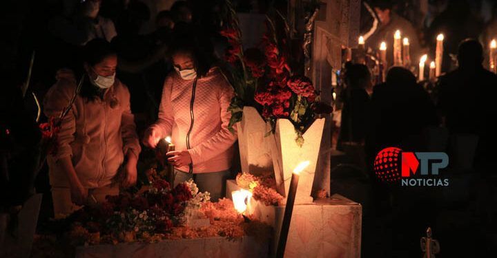 ¿Visitarás el panteón el Día de Muertos?, aquí unos rituales para alejar el 'mal aire'
