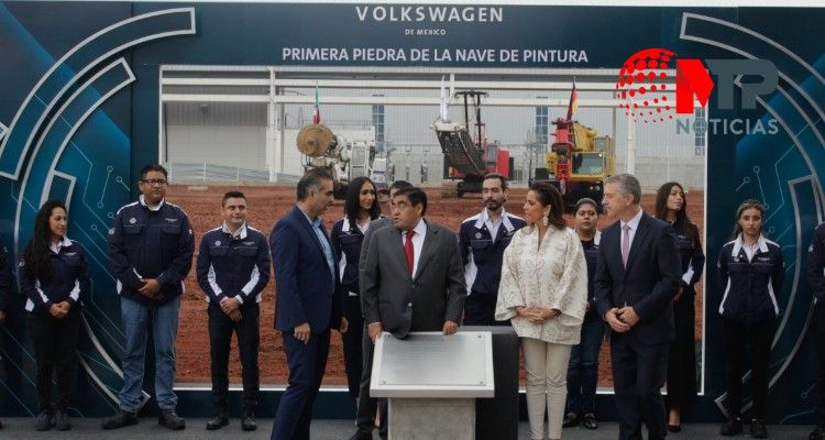 Colocan primera piedra de nueva nave de pintura de Volkswagen, con inversión de 763 MDD