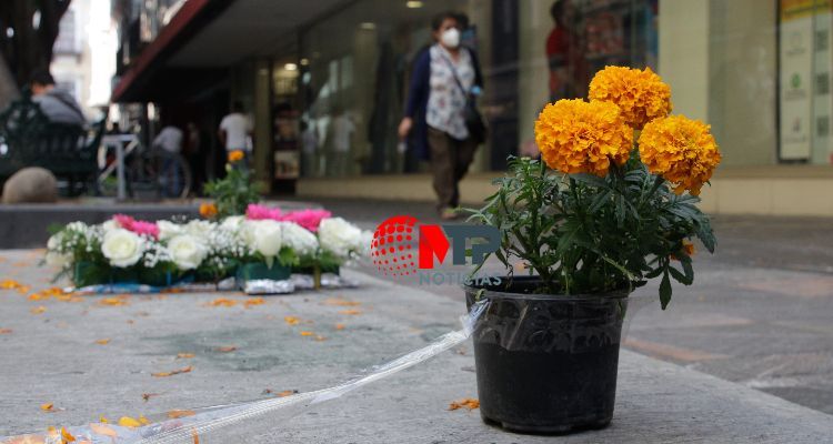 Con altares recuerdan a Santi y Daniela, niños que murieron por caídas de árboles en Puebla