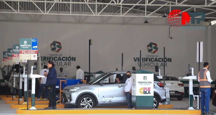 Dueños del transporte público ignoran la verificación en Puebla durante primer día