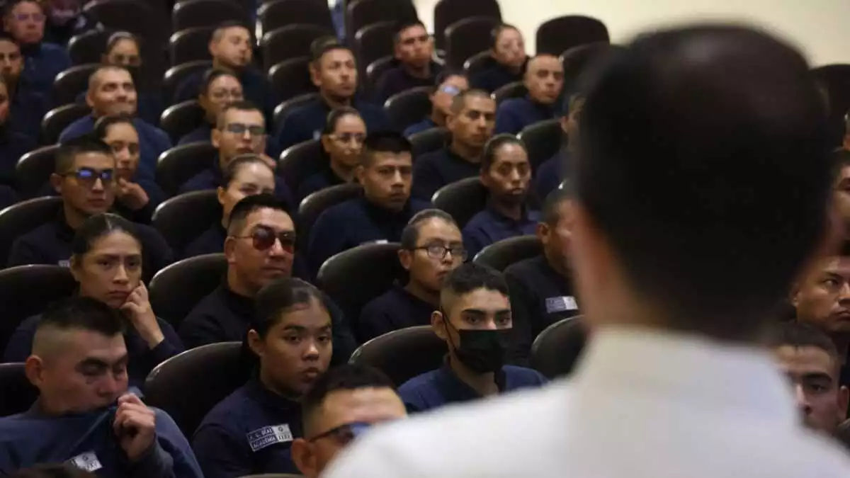 Valores y actitud pide Eduardo Rivera a futuros policías de Puebla