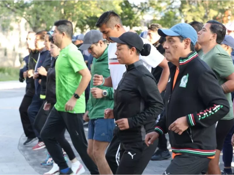 Eduardo Rivera encabeza la sexta carrera con cadetes de la Academia de Policía