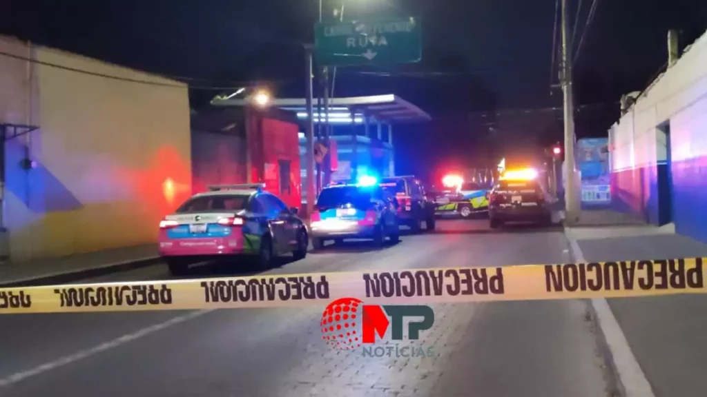 Muere motociclista en choque con auto en Puebla