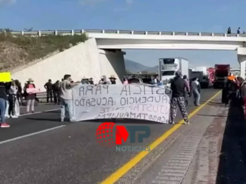 Con bloqueo de la Puebla-Orizaba exigen liberar a trailero implicado en muerte de 7 militares
