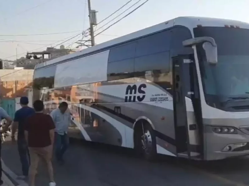 Autobús de la Banda MS choca previo a palenque en Tlaxcala