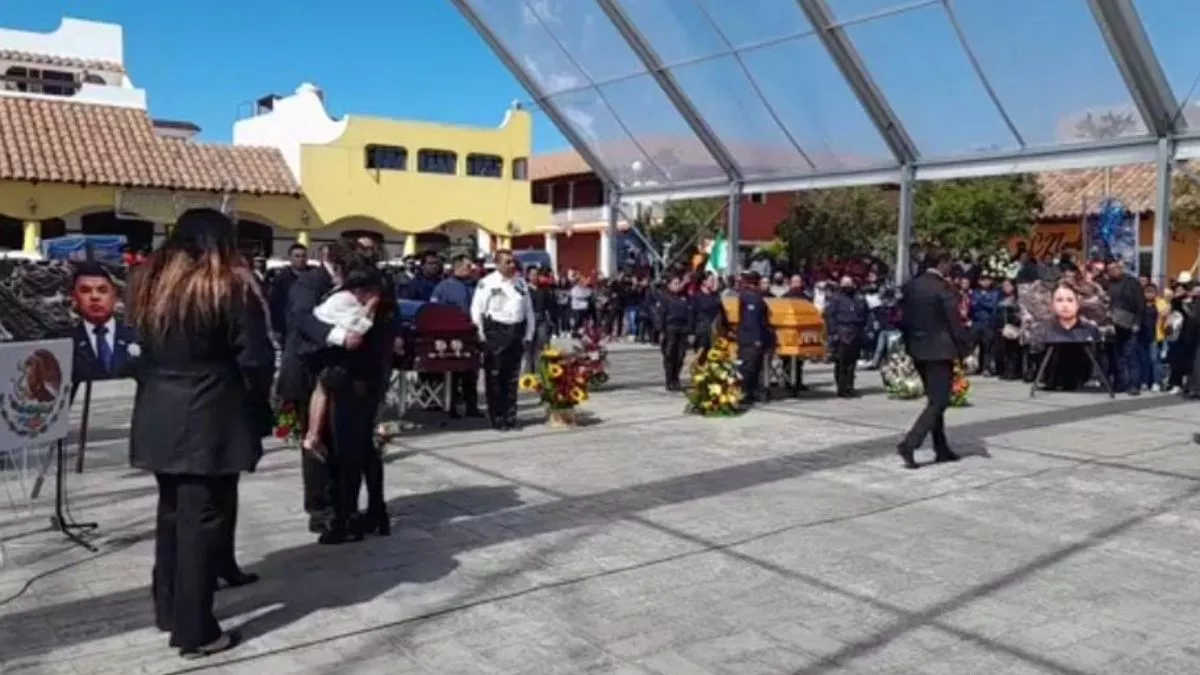 Dan el último adiós a Claudia y Juan Carlos, policías asesinados en Chignahuapan