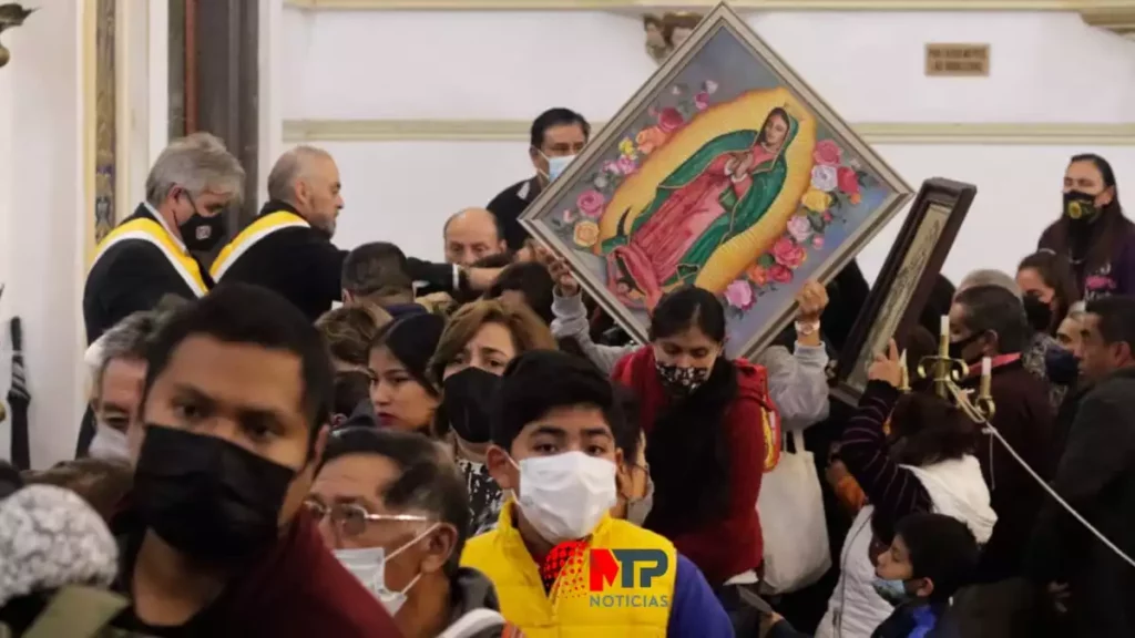 Familias enteras llegan a 'La Villita' para celebrar a la Virgen de Guadalupe
