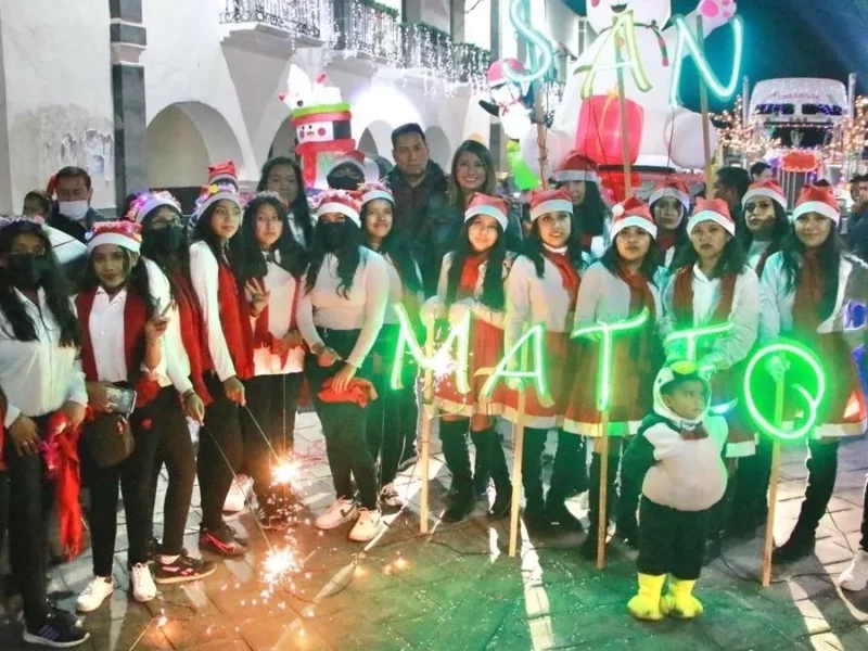 Huejotzingo se llenan de magia, con el desfile navideño 2022