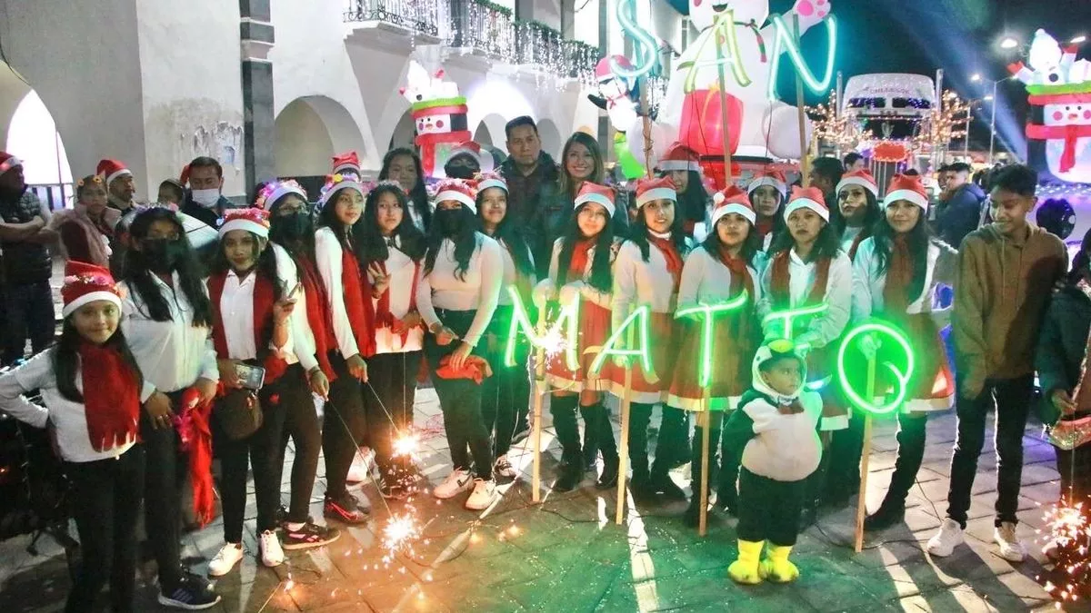 Huejotzingo se llenan de magia, con el desfile navideño 2022