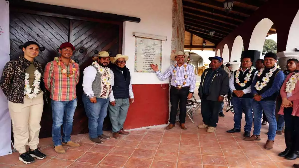 Porfirio Loeza inaugura Casa Ejidal en Ocotlán, Tlatlauquitepec