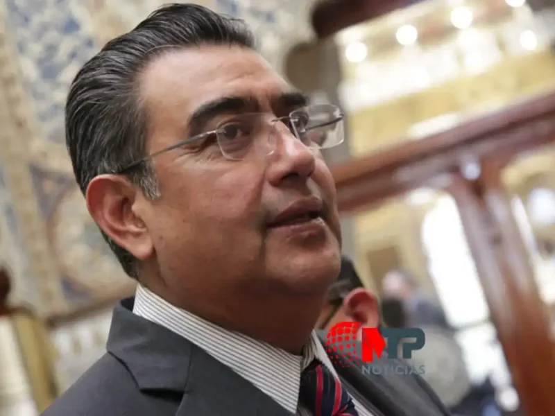 Sergio Salomón firma primer desplegado a favor de la Reforma Electoral como gobernador de Puebla