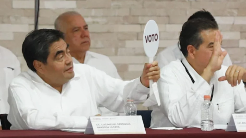Barbosa asiste a sesiones de seguridad con AMLO en Veracruz