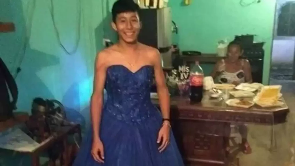 Fabricio cumple su sueño y festeja sus XV años con todo y vestido