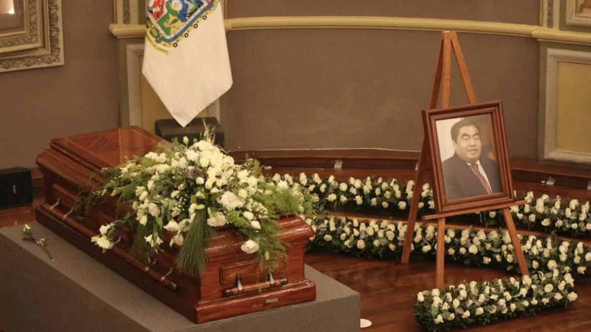 Luto de tres días en Puebla por muerte del gobernador Miguel Barbosa