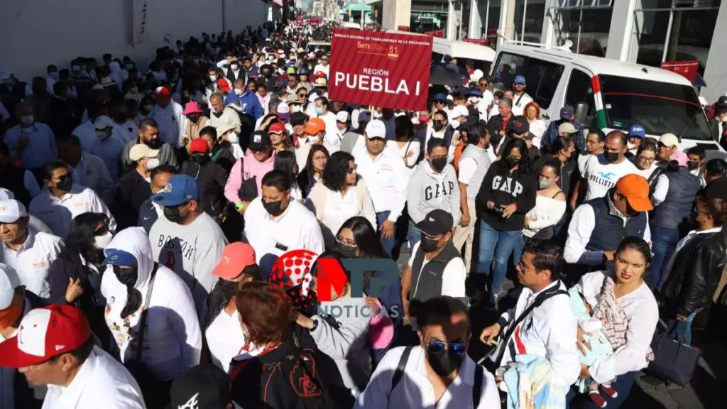 Puebla con AMLO: Barbosa encabeza marcha con miles a favor de la 4T