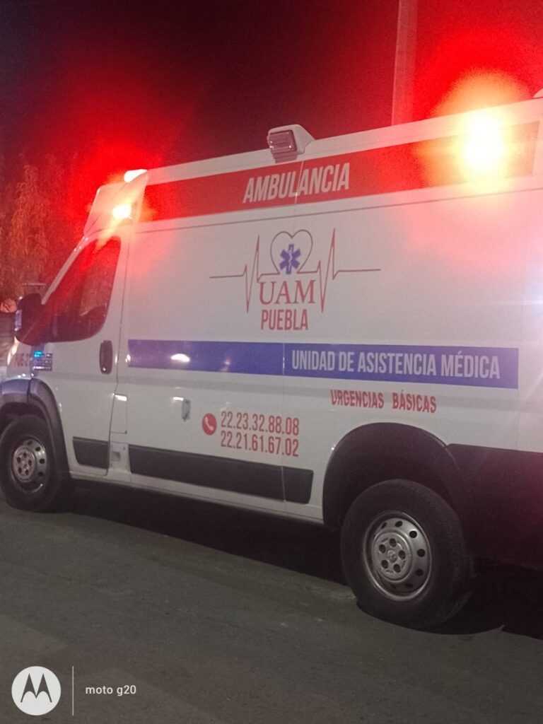 Ambulancia atiende a baleado en Xochimehuacán.