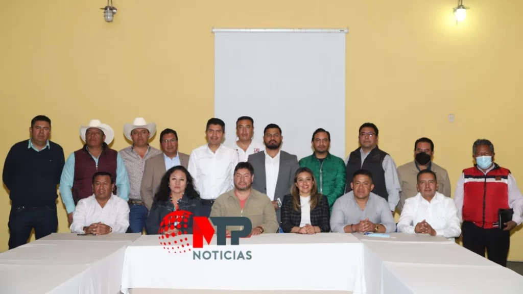 Presidentes municipales piden a diputados aprobarles el DAP en Puebla