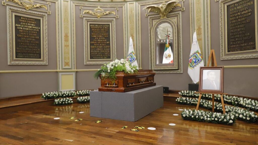 Homenaje de cuerpo presente a Barbosa en día de su 4to Informe de Gobierno