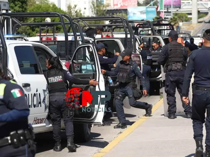 Siete años de cárcel a quien acepte ser policía sin certificación en Puebla, propone Barbosa