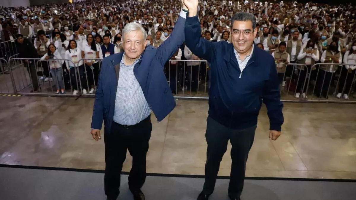 AMLO y Sergio Salomón sostienen primera reunión en Puebla