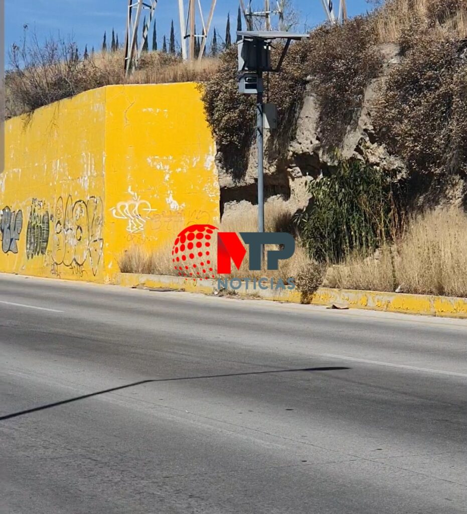 Cámara de fotomultas n bulevar LasTorres, tramo Puebla