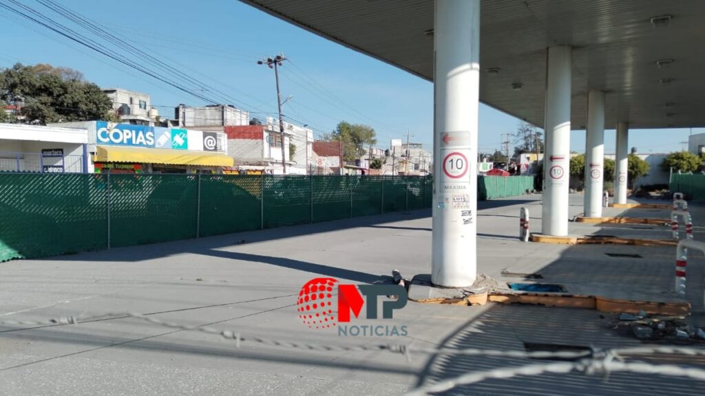 Desmantelan gasolineras en Puebla