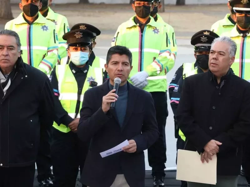 Entrega Eduardo Rivera 150 body cams y dos mil 600 uniformes nuevos