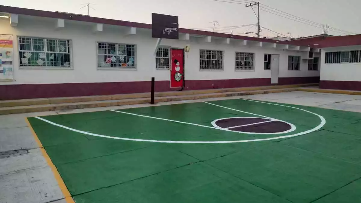 Gobierno de Amozoc rehabilita áreas de primaria José María Morelos
