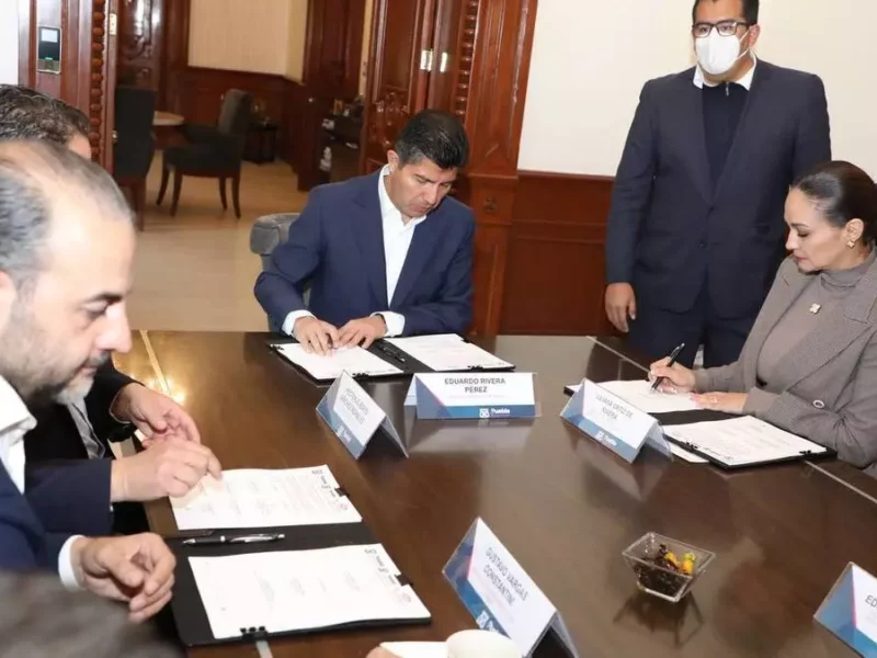 Gobierno de Eduardo Rivera firma convenio con la CMIC