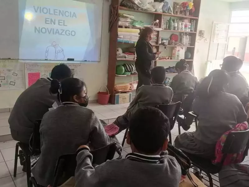 Imparten taller sobre Ciberbullying en escuelas de Amozoc