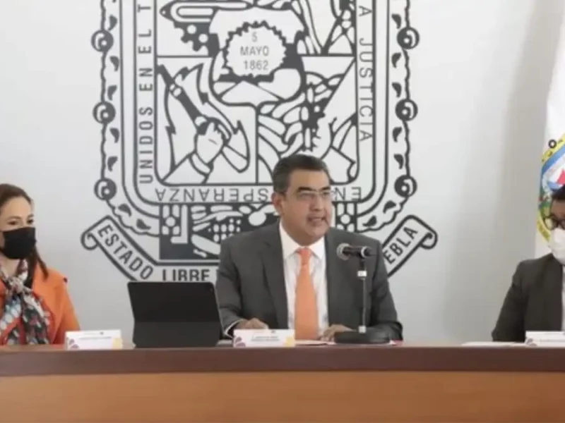 Sergio Salomón ordena elaborar padrón de niños en orfandad por feminicidio en Puebla
