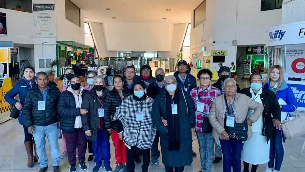 Viajan a Tijuana 17 personas de Huejotzingo, para tramitar sus visas, apoyados por Angélica Alvarado