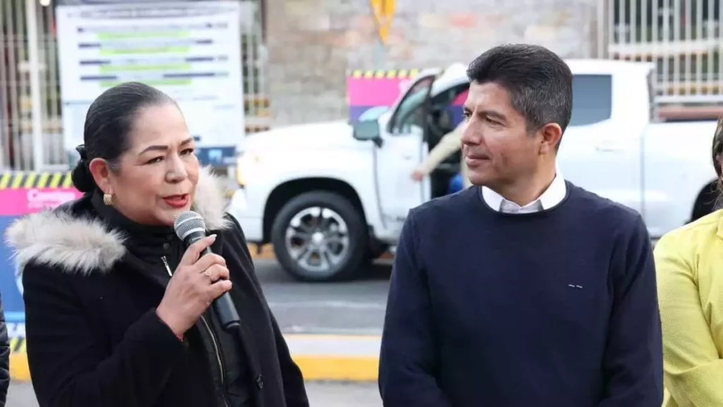 Yeyetzin Sandoval, Directora del Instituto Tecnológico de Puebla y el alcalde Eduardo Rivera