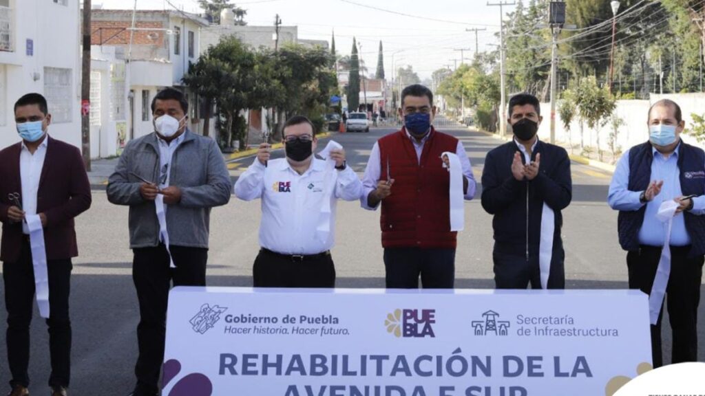 Sergio Salomón y Eduardo Rivera inauguran calle con 5 MDP en Puebla