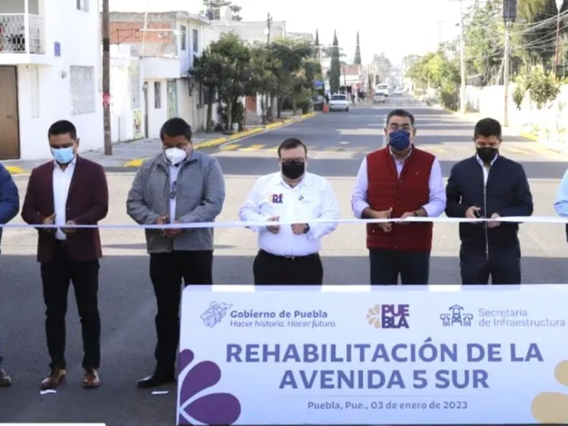 Sergio Salomón y Eduardo Rivera inauguran calle con 5 MDP en Puebla