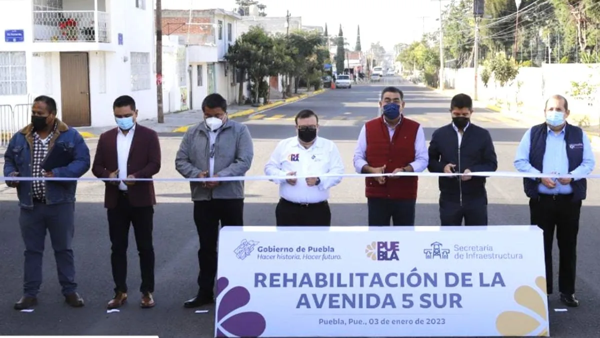 Sergio Salomón y Eduardo Rivera inauguran calle con 5 MDP en Puebla