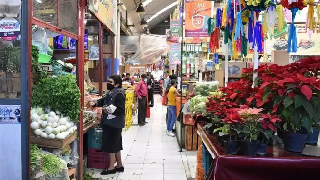 Consume local compra en mercados de Puebla en la cuesta de enero