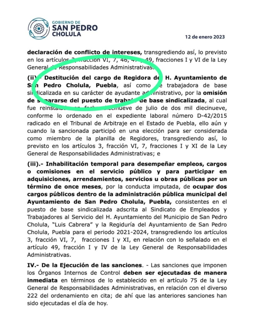 Documento que exhibe la destitución de regidora Beatriz Pérez Cholula.