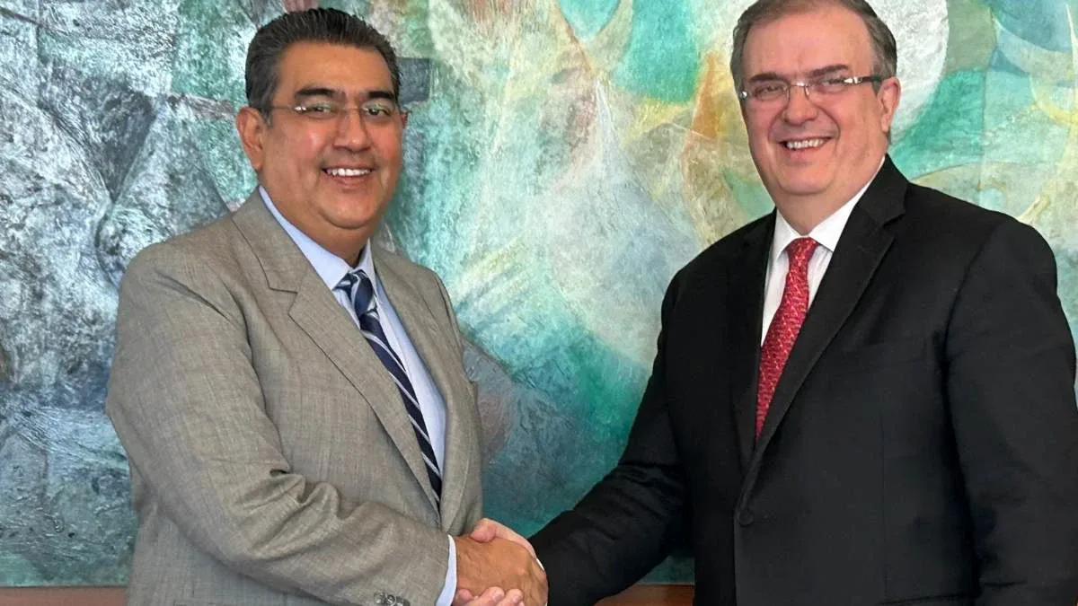 Ebrard y Sergio Salomón anuncian nuevas oficinas de Relaciones Exteriores en Puebla