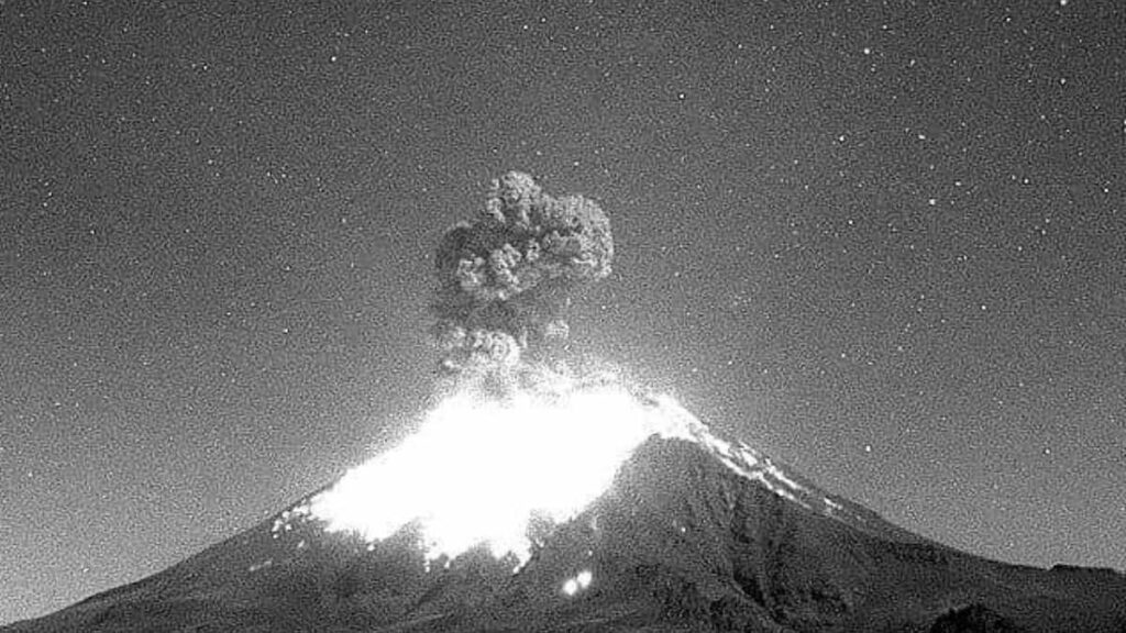 Volcán Popocatépetl registra actividad en la madrugada.