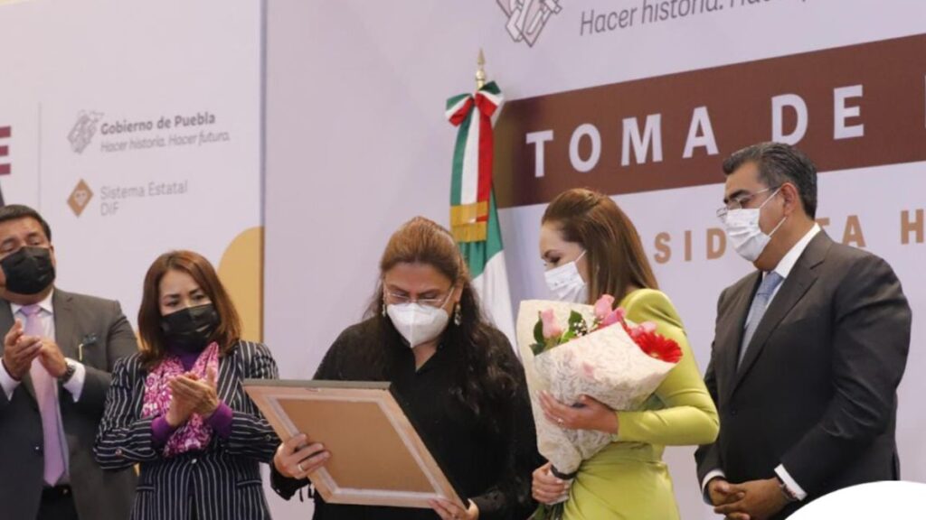 Justicia contra corruptos, pide doña Rosario a nuevo gobernador tras despedirse del DIF Puebla
