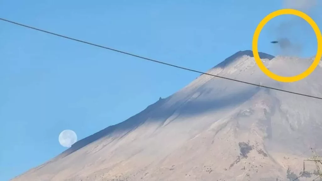 ¿Es un OVNI sobre el volcán Popocatéptl? Así lo vieron