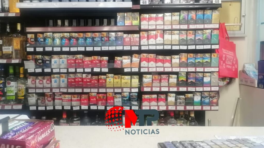 Cigarros exhibidos en Oxxos de Puebla