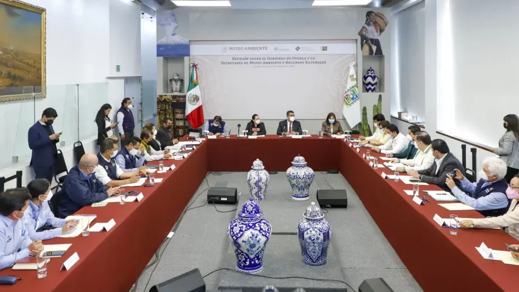 Reunión entre el gobierno de Puebla y la SEMARNAT