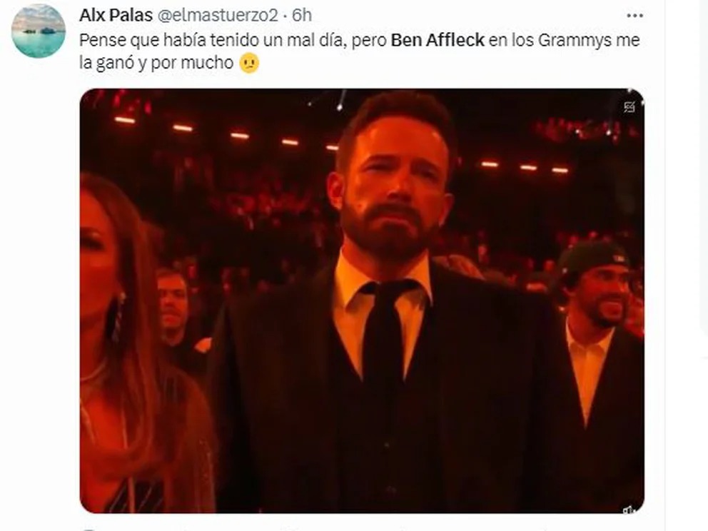 Ben Affleck con cara de aburrimiento en premios Grammy.