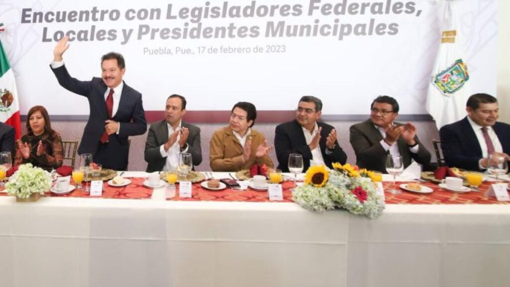 Reunión de morenistas en Puebla.
