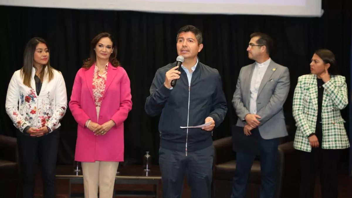 Gobierno de Eduardo Rivera presenta diálogo para prevenir adicciones en Puebla