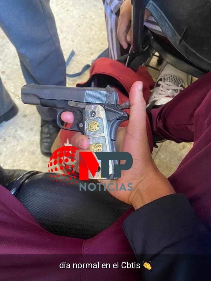 Foto de alumno con pistola en CBTIS de Huauchinango causa desalojo